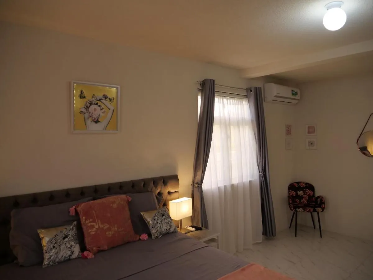 Wild Flower Boutique Apartments Christ Church